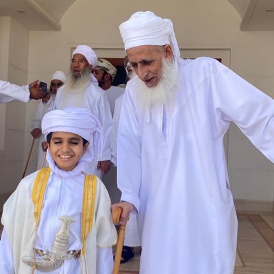 السلام عليكم ورحمة الله وبركاته  
أبدأ أول تغريدة لي بالدعاء لشيخنا العلامة أحمد بن حمد الخليلي 
اللهم أدخله فسيح جناتك