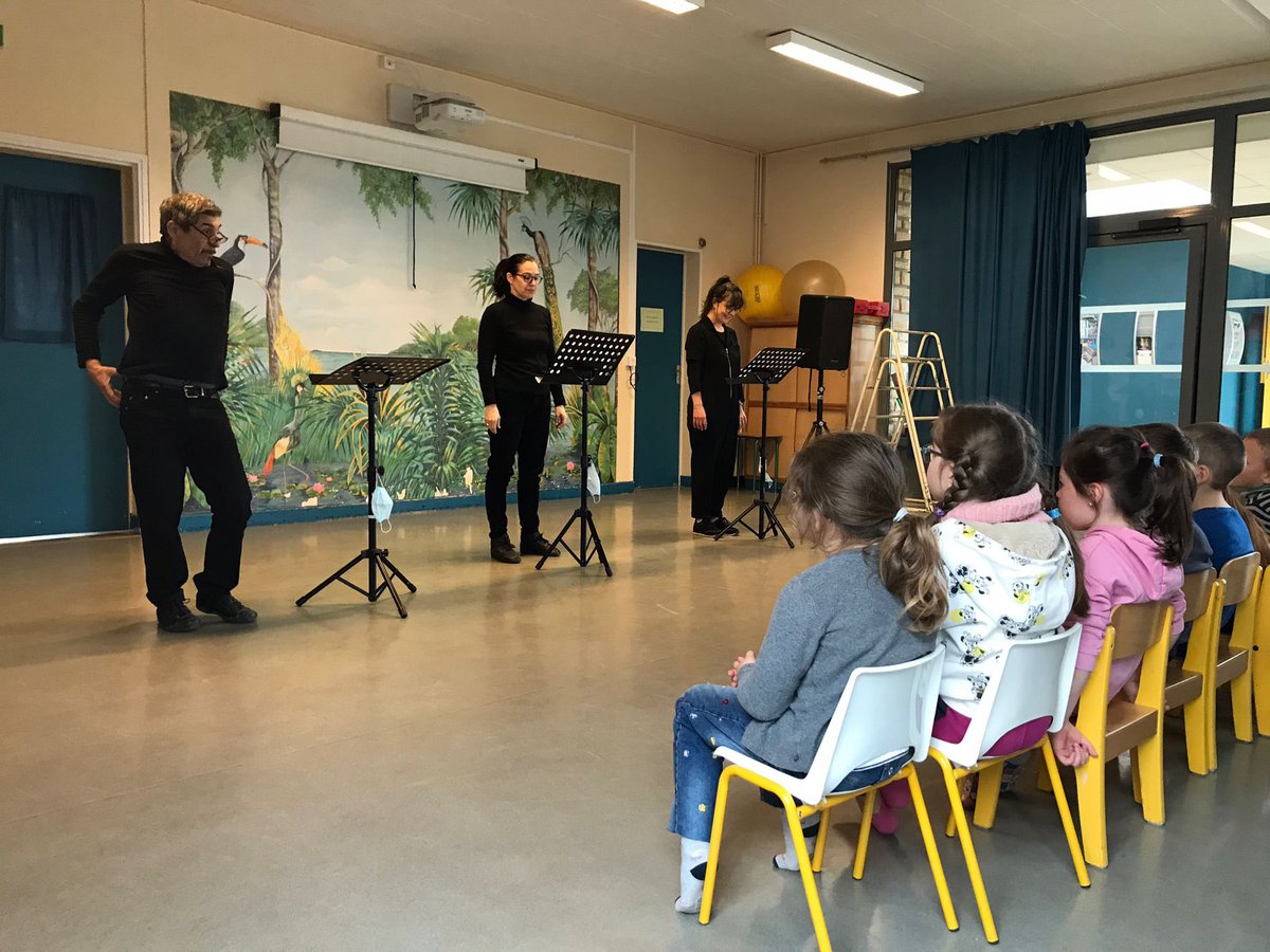 Notre lecture-spectacle « des contes finement » joue en centre de loisirs à Saulieu. #tournée #creation #lecture #spectacle #laminoterie #horslesmurs #jeunepublic #Dijon #cotedor