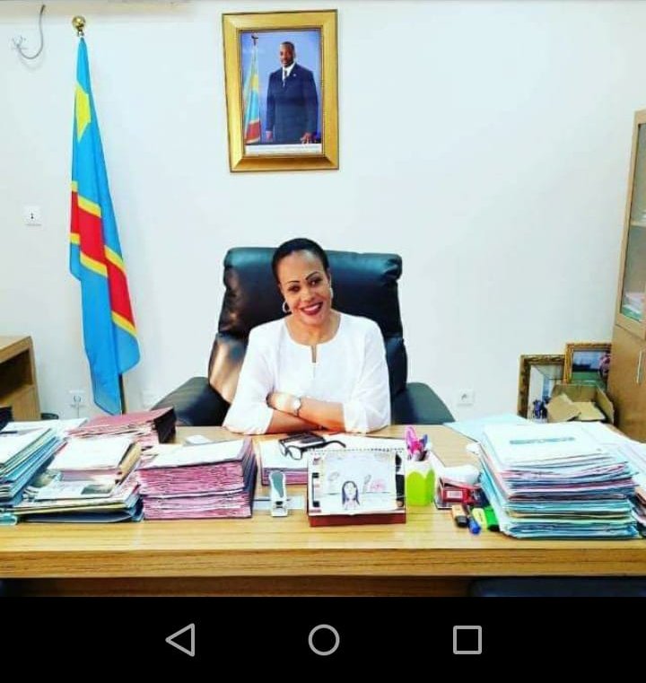 MushobekwaMa's tweet photo. Mise au point :  JE SUIS et RESTE MEMBRE DU BUREAU POLITIQUE DU #FCC sous LE LEADERSHIP DU PRÉSIDENT #Joseph_KABILA. Bien droite dans mes escarpins, je poursuis LA RÉSISTANCE. Aucun contact avec un autre leader politique en vue d'une quelconque alliance.
#MAM_RESILIENCE 🚶‍♀️🚶‍♀️🚶‍♀️ https://t.co/vvkFEMjSgN