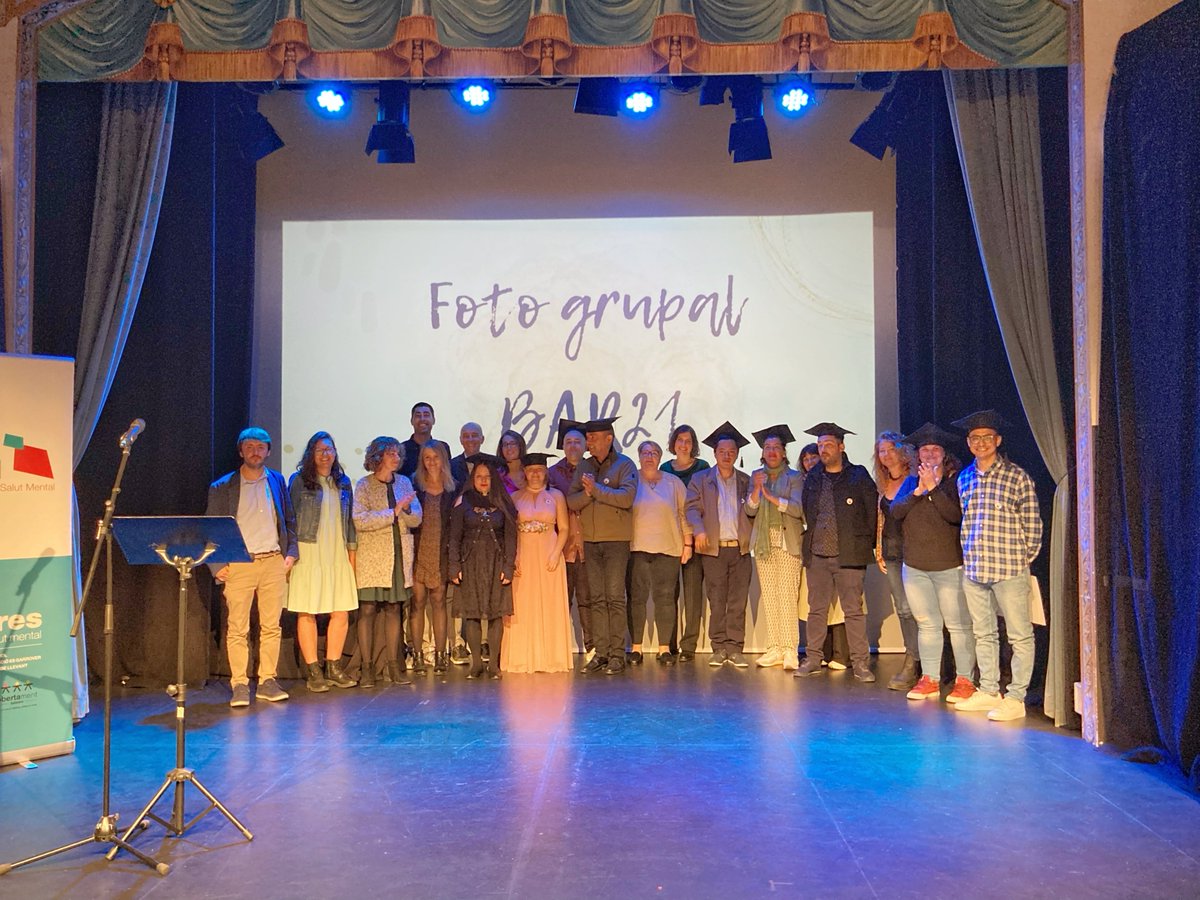 GIRASOLSalutMen's tweet photo. 🤩🥹 Estam mooooolt contents i emocionats per les persones aprenents de #FormacióDual de #Bar21 i #Admin17 que, després de mesos de molta feina i aprenentatge, per fi es graduen!

🎓 Moltíssima sort en aquesta nova etapa que començau! 💪

#GraduacióFD https://t.co/RgHqLdT7QB