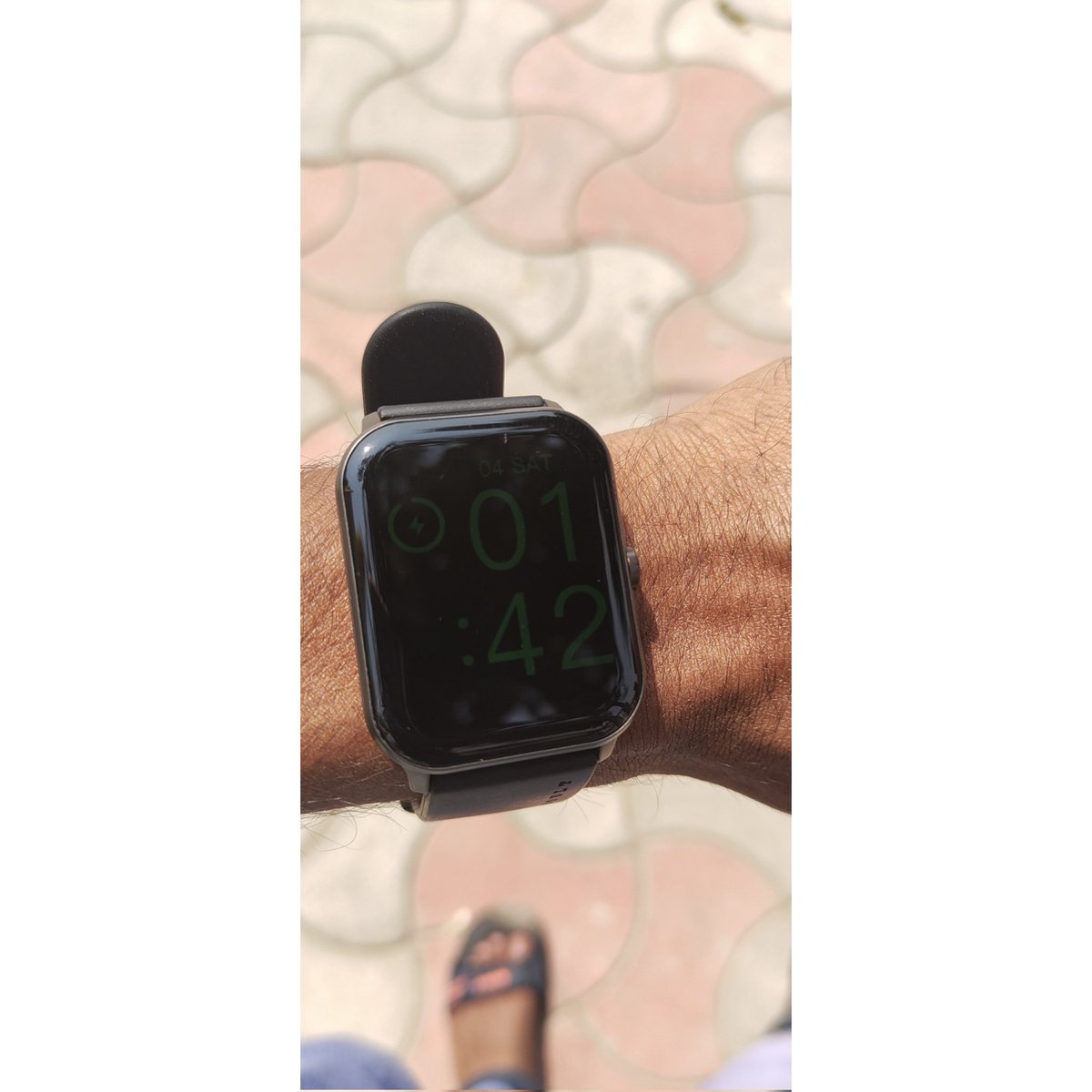 abhi_keeda_tech's tweet photo. #boult #boultsmartwatch #boultsmart #boultwatch 

Wireless Charging ho Rahi hai guys kisi ke paas hai guys Wireless charging watch under 2k😂😂

1 no. Ke m*dharch*d hai #boult wale... Interface change hi nhi hora aur Auto Vibration laga diye hai s**le https://t.co/q7bY5VVKpB