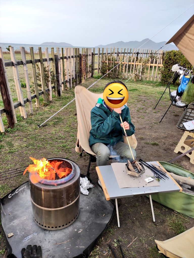 tukinuketa's tweet photo. #OZOPS さんの #小焚台 デビュー。
自分で作ったからか夢中になって焚き火してました☺️
終わったあとの汚れも何だか味があって雰囲気あります。
着火は #キャンログ マッチで簡単に🤭
#火育
#KOTAKIDAI
https://t.co/hcRq6VKI4z https://t.co/Z3ltivrJiP