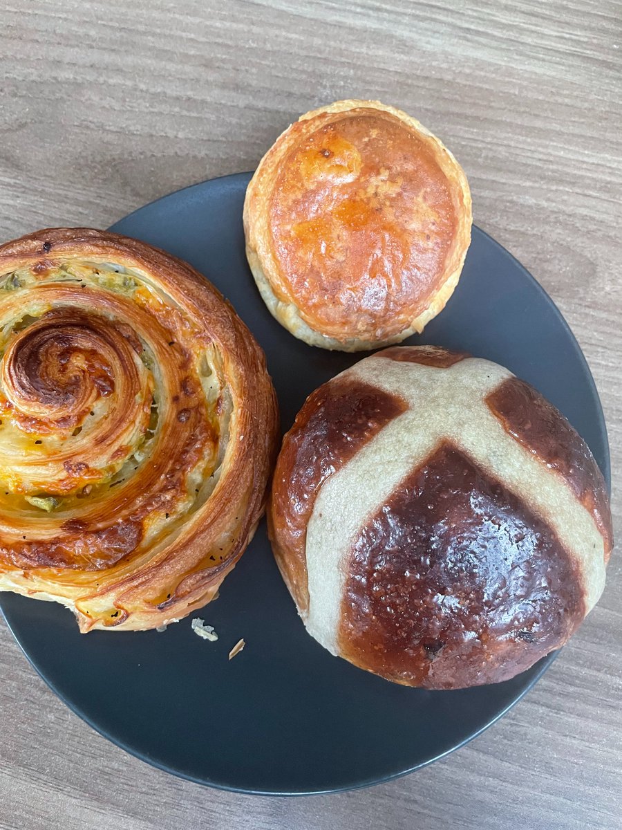 hotelsinus's tweet photo. Morning🥰surprise among the bakers.. Xbox X|S Bakery... WOW https://t.co/HbAkbFw65g