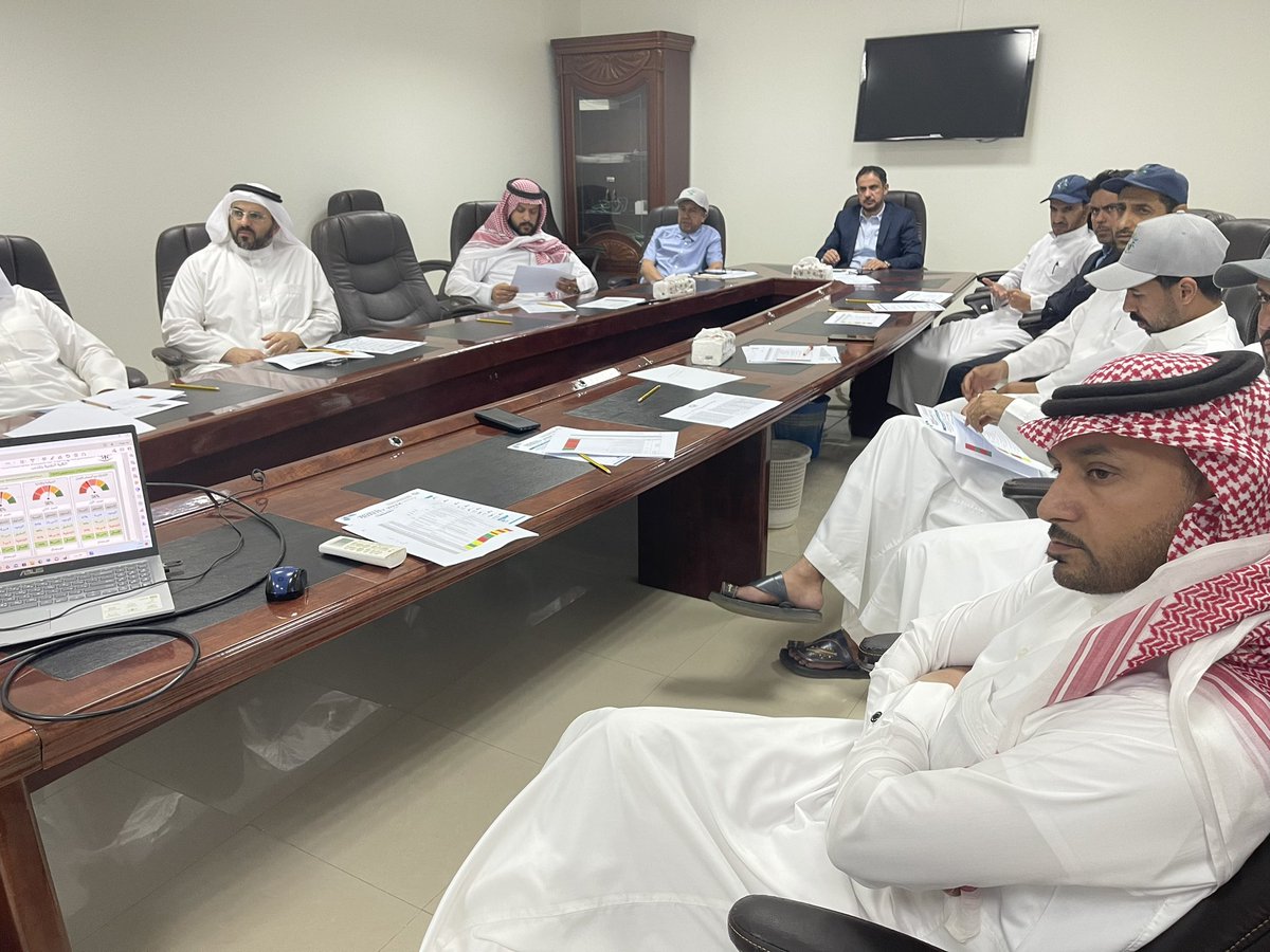 tvtc_g_almithnb's tweet photo. سعادة عميد الكلية يرأس إجتماع لجان جودة التدريب، حيث تم استعراض المعايير ومتابعة تحقيقها من خلال جميع مستويات الممارسة والتي تشمل الوجود والتطبيق والفاعلية. 
وقد أكد عميد الكلية على أهمية تحقيق جودة التدريب كون ذلك يساهم في رفع كفاءة العمل وتحقيق مخرجات متميزة
#التدريب_التقنى https://t.co/rVNGqFnX0L