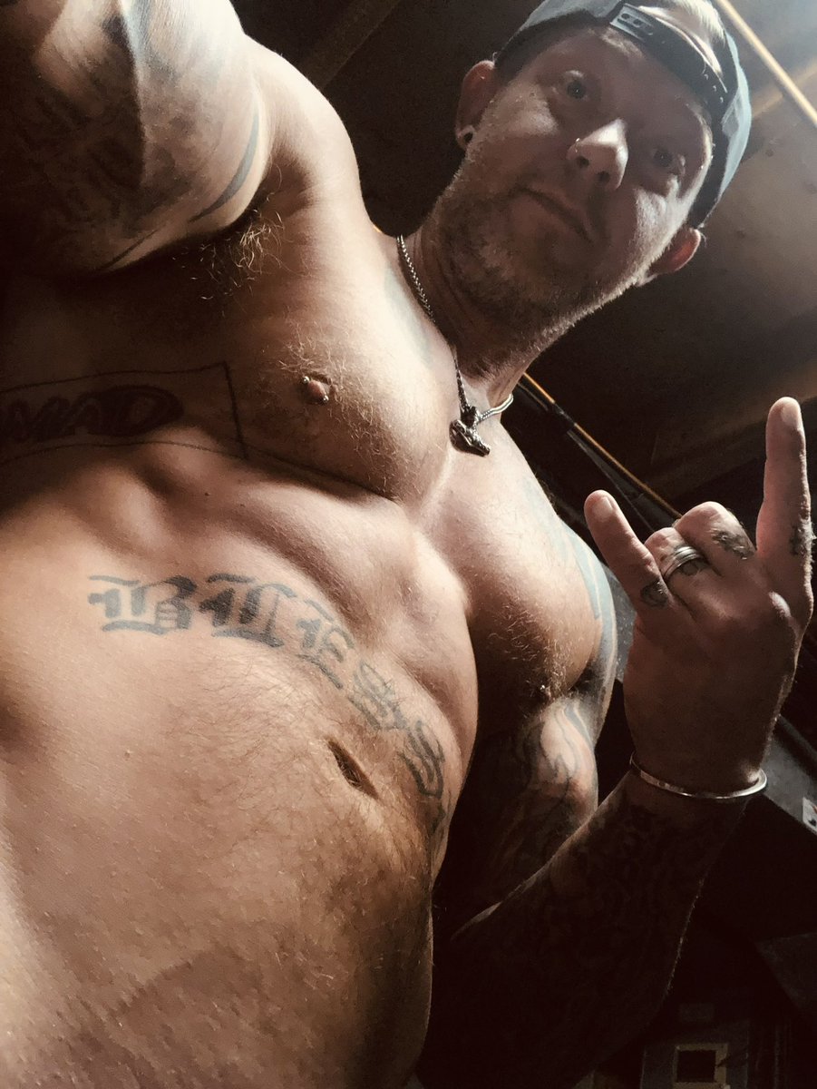 LET’S GOOOO! It’s #Wednesday , the half way point! What are you doing to #finishstrong the rest of the week?
Get out there and #dominate this #humpday! #youvegotthis #success #tattooedguy #pierced #weightlifting #hustle #lifecoach