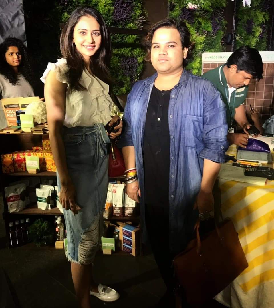 Aggarwal_Akassh's tweet photo. #LifeOfADesigner
With Vivacious @Rakulpreet ♥️
#AkasshKAggarwal #Rakulpreet
#AccessoryDesigner #Actress #Bollywood #Tollywood #IndianCinema #FemaleActor #selfmadewomen #Selflove https://t.co/C9UDB9FrUv