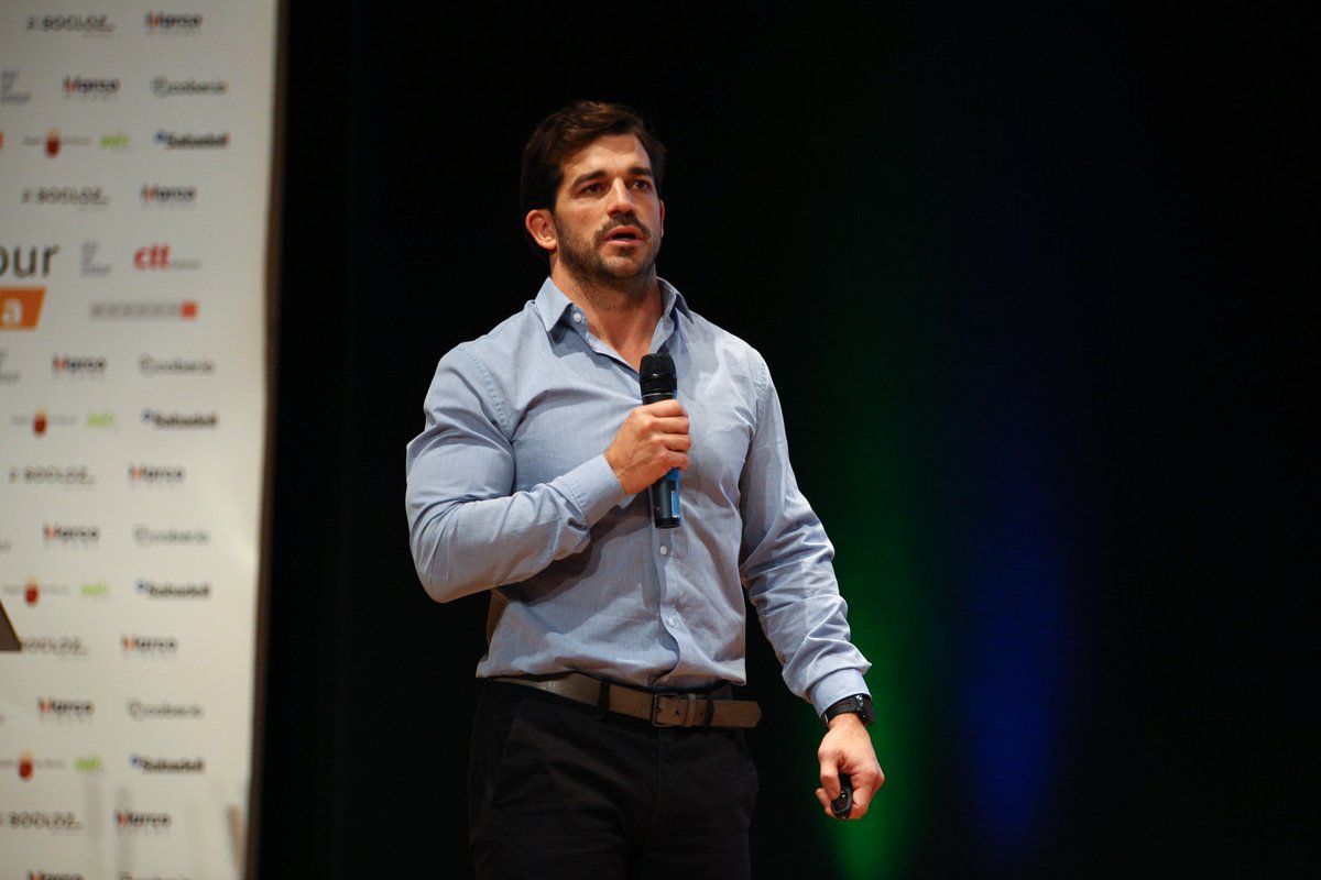 Ecommerce_es's tweet image. 📢 Turno de #STARTUPMOMENT IV: La extensión de la #IA generativa podrían obligar a los #Ecommerce a reinventarse

💥 Profundizaremos en la #InteligenciaArtificial con Alfonso Schroeder Castagno, VP of Sales de @Cober_dot_io. 

#EcommerceTourMurcia