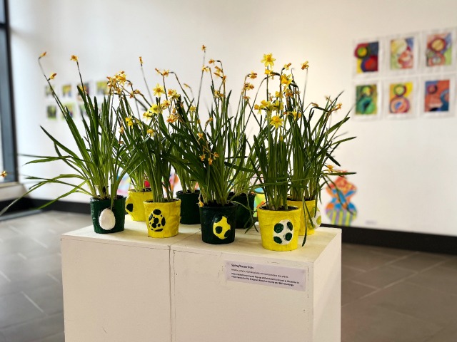 SouthwarkColl's tweet photo. Our Supported Learning students in the Community Engagement and Enterprise course explored their creativity and set up an exhibition to display their work 👩🎨👨🎨 Read more here #SouthwarkCollege #SupportedLearning #Artexhibiton #studentlife https://t.co/uHBLaSrn1z https://t.co/RPqPxL59jV