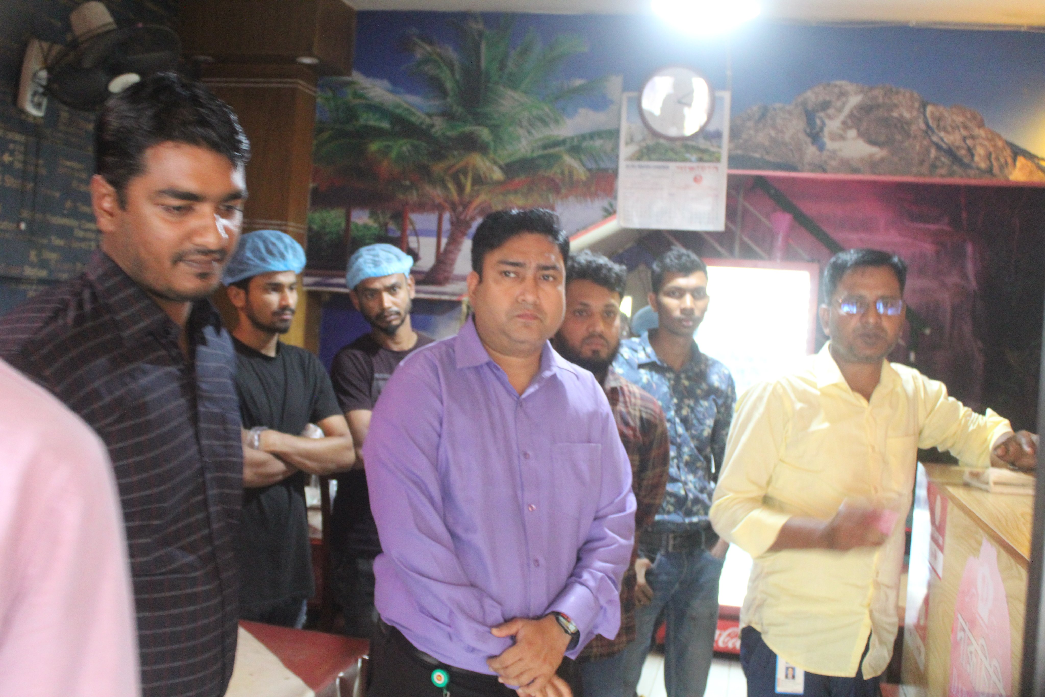 কালিয়াকৈরে দারুচিনি রেস্টুরেন্টে ভ্রাম্যমান আদালতের অভিযান