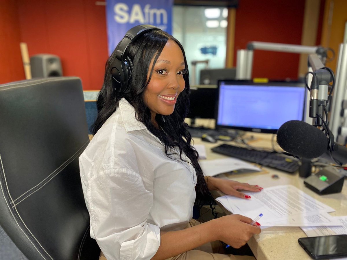 SAfmRadio's tweet image. [ON AIR] Good Afternoon &amp;amp; Welcome to Wednesday edition of #SAfmlivingredefined with @Sechaba_G as your host. 

Stay Tune In &amp;amp; Get In Touch
📻: 104–107 MHz FM
☎️:086 000 2032
📱: 061 410 4107
📺 :DSTV Channel 814
Live Stream: listen.safm.co.za/listensafm/