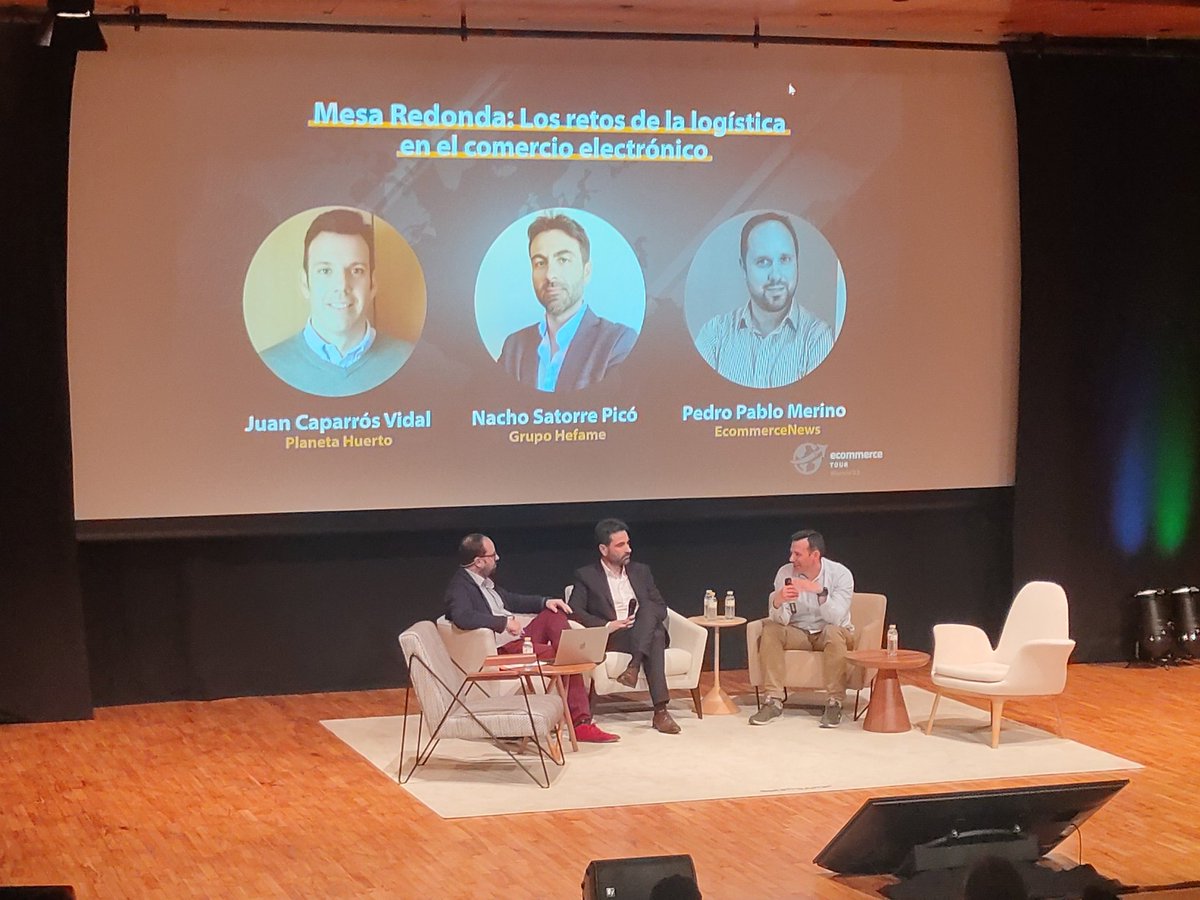 ismaelsondos's tweet photo. Una caja con mini Airbags para que no se le rompan los huevos 🥚🥚a Juan Caparros de @PlanetaHuerto #EcommerceTourMurcia
@Ecommerce_es https://t.co/cVqkSero4u