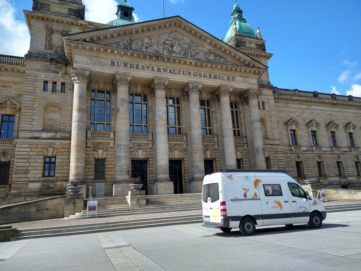 Gestern waren wir beim #Bundesverwaltungsgericht, um das Recht auf Beratungsangebot in den #Ankerzentren einzuklagen. Leider ist dies abgelehnt worden - ein fatales Signal! Es ist realitätsfern und macht den Weg frei für weitere Entrechtung &amp; Isolation:

muenchner-fluechtlingsrat.de/pressemitteilu…