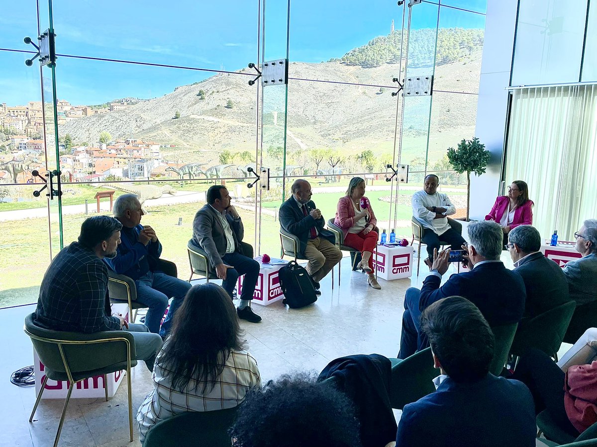 Tenemos tan buenos productos en la región… que no nos lo creemos. No somos menos que nadie. Es una gastronomía de primer orden.

🍽️ Continúa el III #ForoCalleja en #Cuenca.

cmmedia.es/eventos/iii-fo…