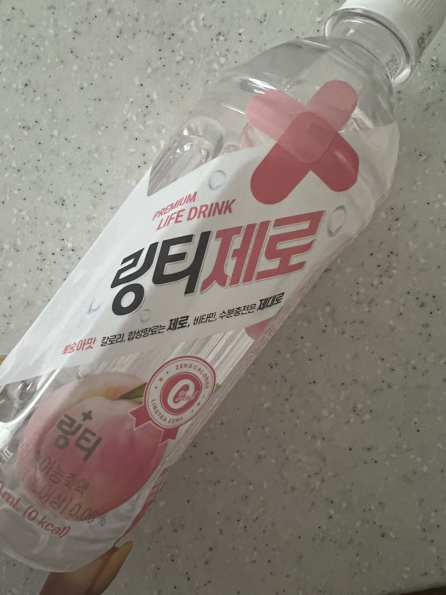 gb_lounge19's tweet photo. お客様より教えていただいた情報💁‍♀️
韓国のOS1と呼ばれている飲み物。
日本のOS1より飲みやすいです。
亜鉛やマグネシウム、ビタミンがしっかり入っているので、手術後のサポートにオススメです。
コンビニのCU GS25 には発見しました！
ぜひ試してみて下さい😌

#韓国整形 https://t.co/Z5AVzSj7DR