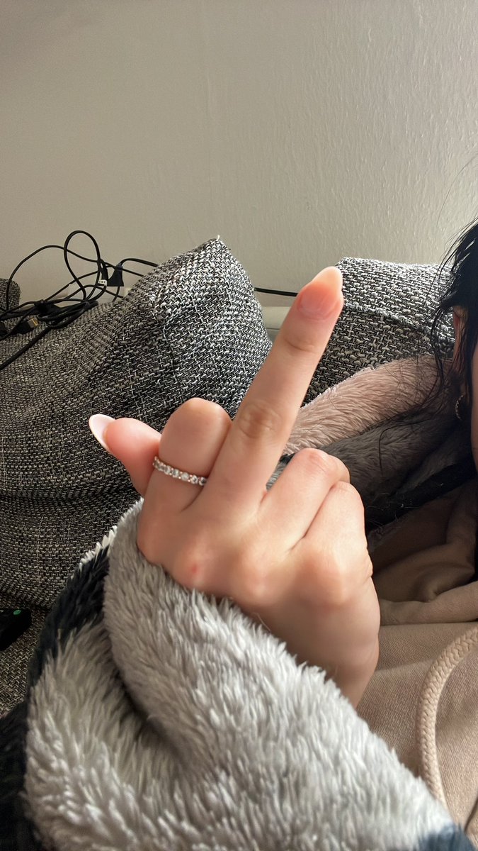 Sorayaaa1706's tweet photo. Guten Morgen ihr Opfer, der morgen hat schon mal gut mit einer fetten Überweisung angefangen. So kann ab jetzt jeder morgen starten😊 #findom #herrin #opfer #geldsklave #sklave https://t.co/T1p5ezdooB