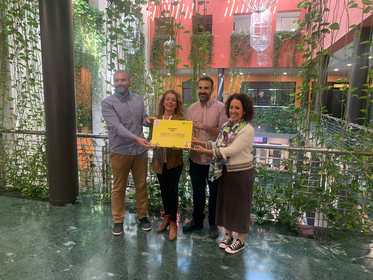 ipcalvache's tweet photo. Nuestro agradecimiento al ⁦@aytodoshermanas⁩ y todos sus ciudadanos por la buena acogida del Proyecto #RECICLOS en la ciudad. Hoy hemos celebrado la consecución del primer incentivo colectivo local de la mano de ⁦@Aspace_Sevilla⁩ ⁦⁦@ecoembes⁩ https://t.co/TOYvxpFDi5