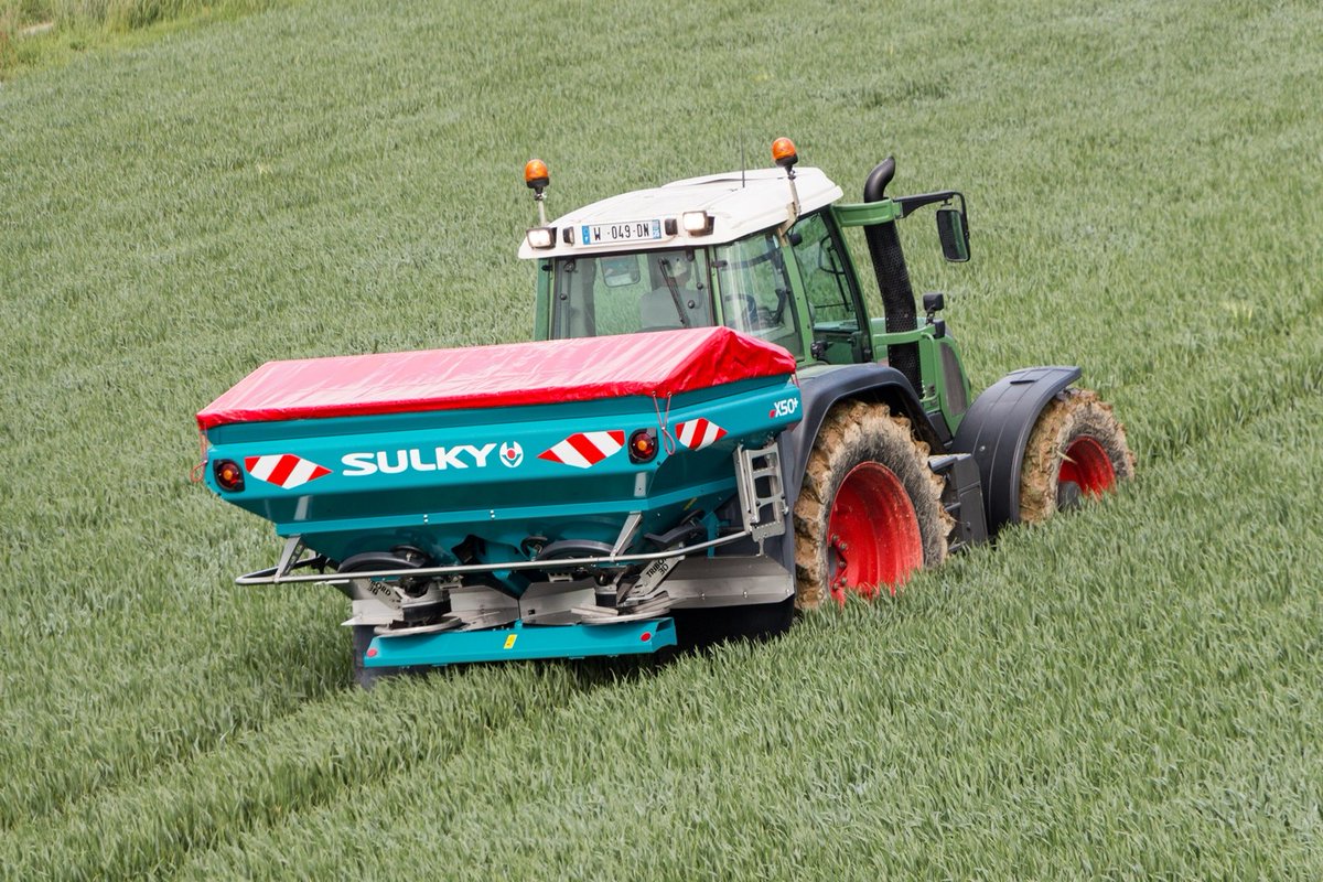 Defra has confirmed that new measures to reduce #emission losses from urea #fertilisers will have to be in place from this autumn, with their impact being felt from the spring 2024 main application season. <a href="/AgindustriesUK/">AIC | Agricultural Industries Confederation</a> <a href="/DefraGovUK/">Defra UK</a> #ureainhibitors bit.ly/40nxZ8p