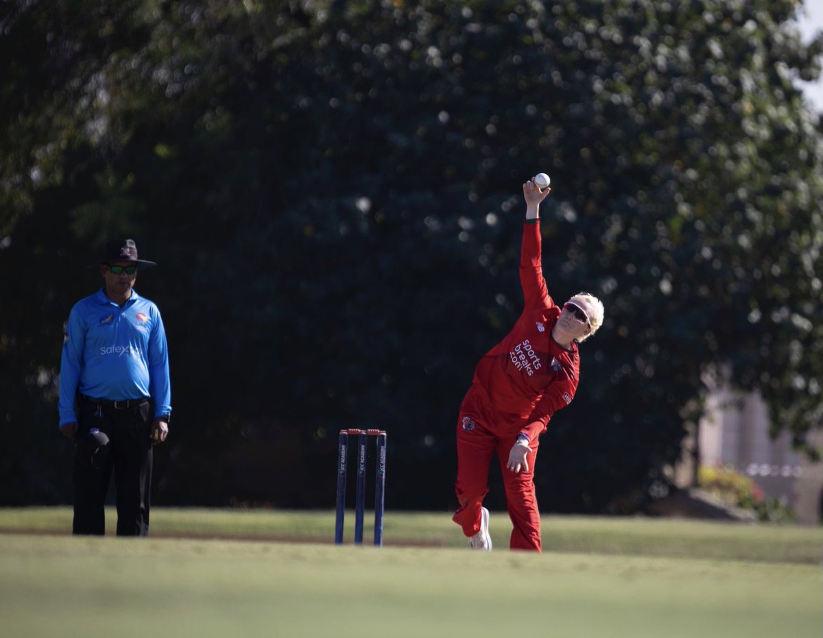 VanessaVja9's tweet photo. @StephButler23 had a great experience on tour recently with @Thundercric The @StaffsCricket womenβs captain showing the girls of Staffordshire & beyond, what can be achieved if you push yourself & donβt give up πͺ
#keepsmashingit
#proud
#rolemodel
@beeston_sports
@Knypersleycc https://t.co/OH9gnHFcTY