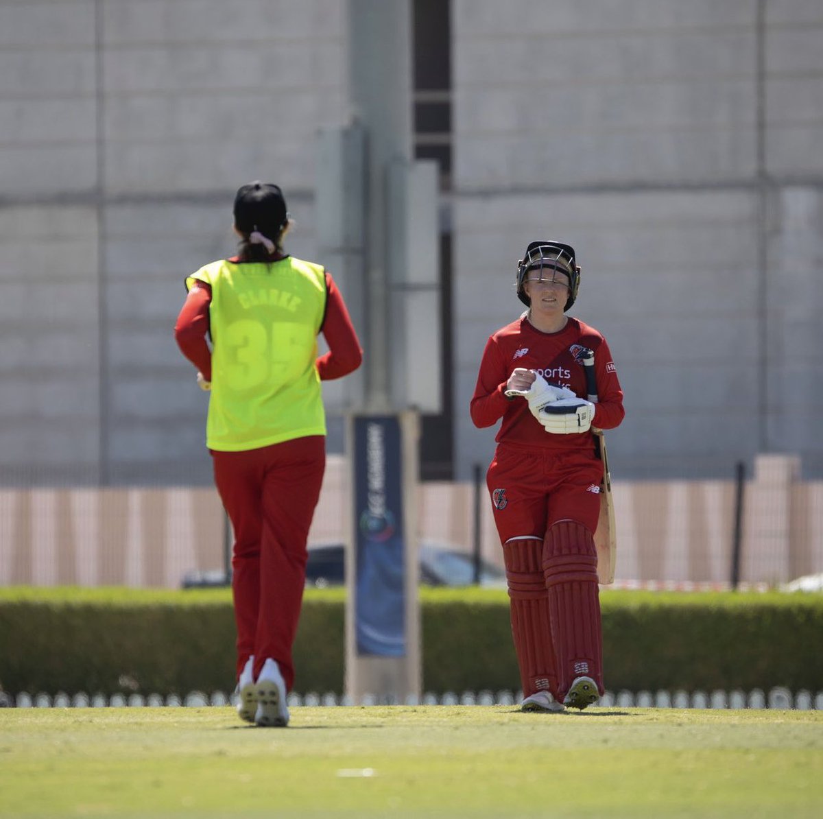 VanessaVja9's tweet photo. @StephButler23 had a great experience on tour recently with @Thundercric The @StaffsCricket womenβs captain showing the girls of Staffordshire & beyond, what can be achieved if you push yourself & donβt give up πͺ
#keepsmashingit
#proud
#rolemodel
@beeston_sports
@Knypersleycc https://t.co/OH9gnHFcTY