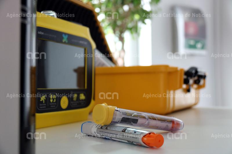 ACNcatcentral's tweet image. Cinc centres educatius de #Manresa instal·len dispositius d'adrenalina per usar en cas de reacció al·lèrgica greu.

Els aparells estan connectats al SEM i es controlen perquè la dosi del medicament sigui la correcta i es conservi.

ow.ly/cm1z50NuGEF
@UManresa  @anapphylaxis
