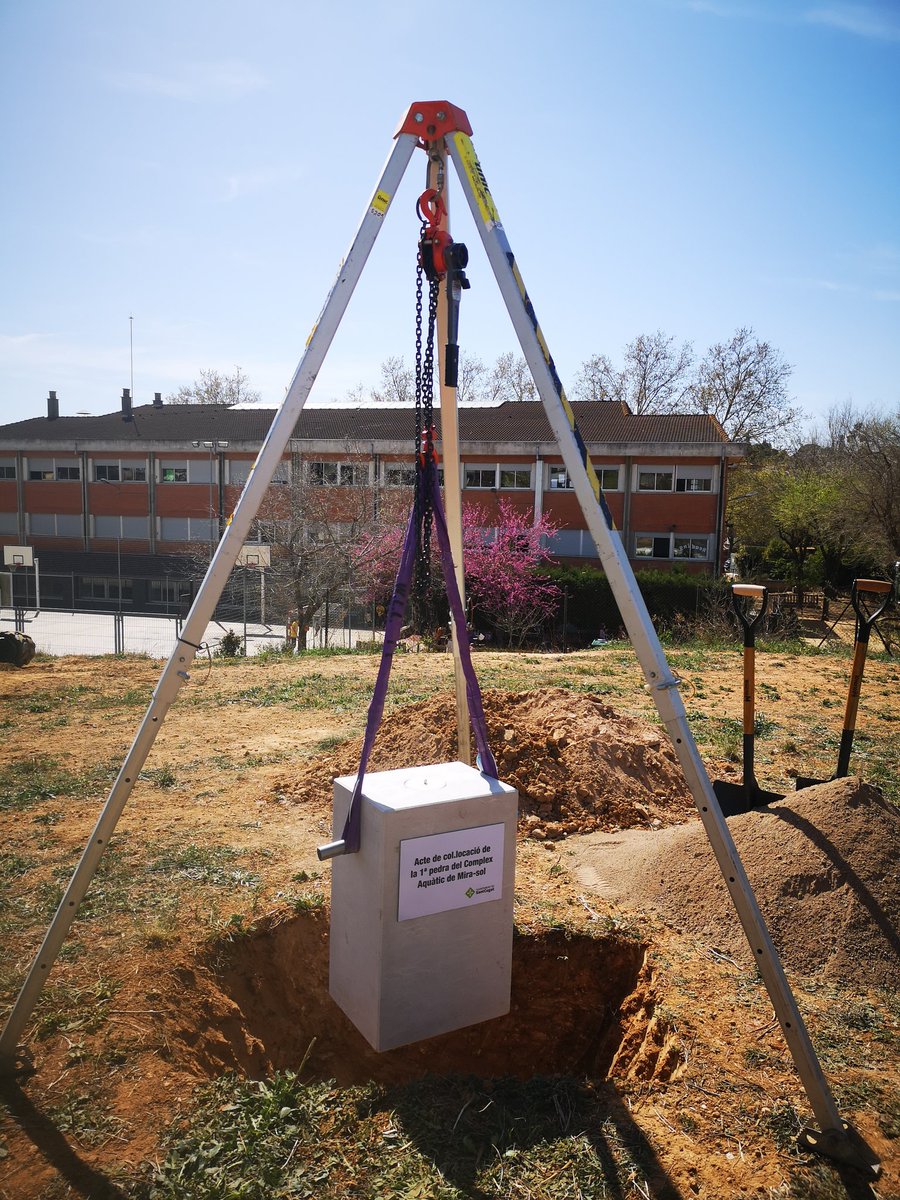 👉 Después de muchos años de reivindicación de vecinos y entidades, hoy asistimos a la colocación de la primera piedra del Complejo Aquatico de #Mirasol
👍 Un proyecto que siempre hemos apoyado