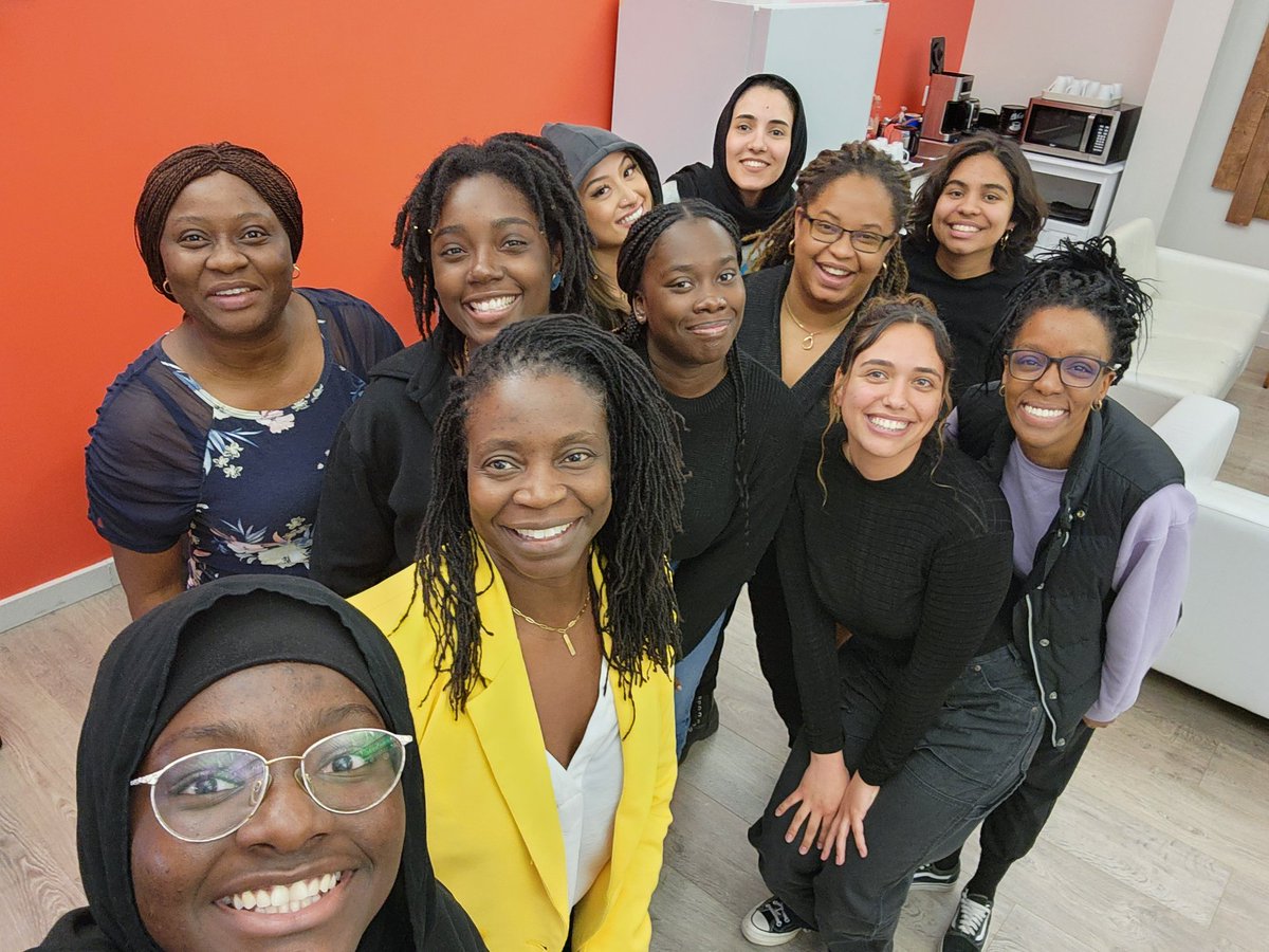 LegalGeraldine's tweet photo. Selfie with leaders of the Young Queens from #Adventure4Change π Such heartfelt conversations w/the queens about finding & using your voice. "I promise you, it's not going to be easy, but it will be worth it." The future of WR is bright! This is why I β€οΈ what I do @WRPSToday!! https://t.co/ktTaTuCQYC