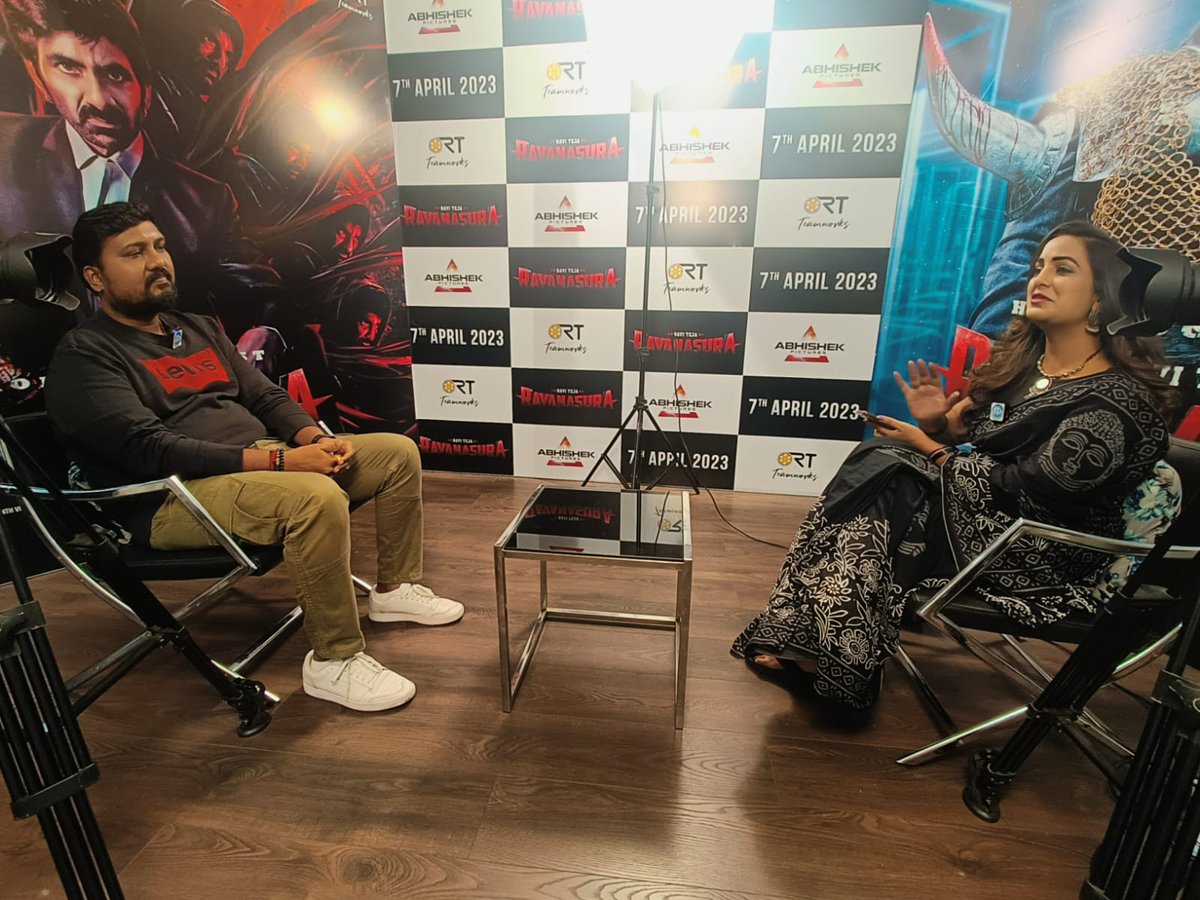 wareymedia's tweet image. Talented music director @rameemusic shares exciting things about #Ravanasura with @tfpcin @iDreamMedia #FridayPoster &amp;amp; @FilmNagarTalks. 😍✨

Full interviews to be aired 🔜 💥

#RavanasuraOnApril7
@RaviTeja_offl @iamSushanthA @sudheerkvarma @AbhishekPicture @RTTeamWorks