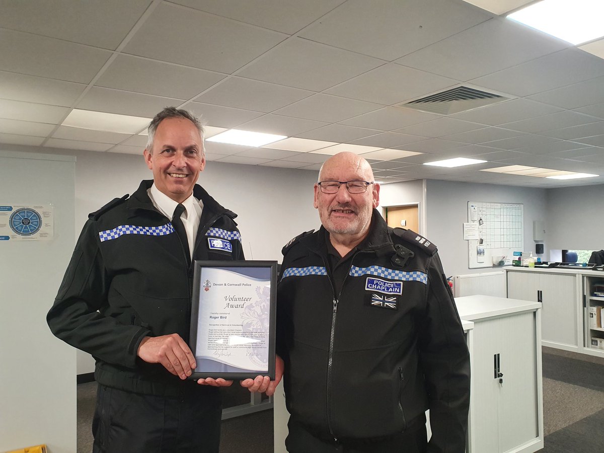 Fantastic to be able to give Chaplain Roger Bird a volunteer award for all of his hard work supporting staff and victims. Such a familiar face in #WestDevon and gives so much of his own time to help others #inspirational Supt TD