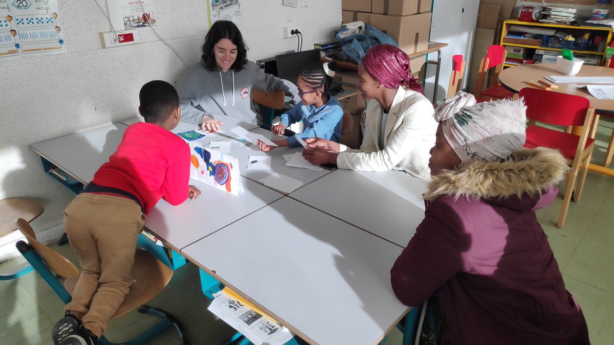 #SemaineDesLangues2023 : L’important c’est de communiquer !
L'occasion pour les élèves d'<a href="/Prevert_Rennes/">Ecole Jacques Prévert Rennes</a> et de leurs parents de partager autour des langues parlées dans les familles.
<a href="/acrennes/">Académie de Rennes</a> <a href="/DSDEN_35/">DSDEN 35</a> <a href="/sbcpc35/">Bachelot Stéphanie</a> @HumbertMoCecile <a href="/ORoullier/">Olivier Roullier</a> <a href="/edd_acrennes/">EDD Académie de Rennes 🌿🌍</a> <a href="/Rougier_Gaelle/">Gaëlle Rougier</a> <a href="/Commelind/">Delphine Commelin</a>