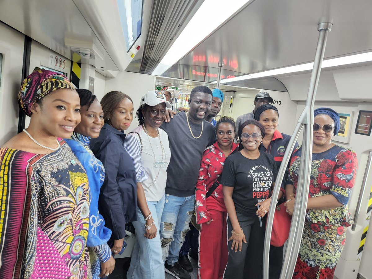 LagosDMO's tweet photo. Officials of DMO led by the Permanent Secretary, Mrs Rukayat Alake Sanusi today went on a tour of the Blue Line Rail Mass Transit which was recently commissioned by President Muhammadu Buhari. The project was funded with Bond proceeds facilitated by Debt Management office https://t.co/jHPYXjX1pU