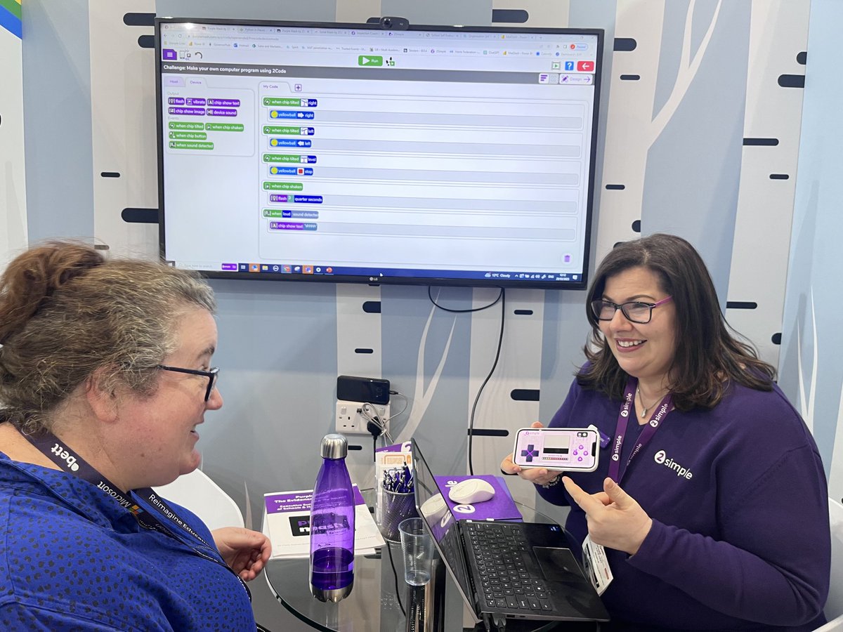 Showing our new Purple Chip feature to ⁦@DonnaMShah⁩ at Bett! Come to our stand SJ20 to check it out 💜🍟 #2simple #PurpleMash #PurpleChip