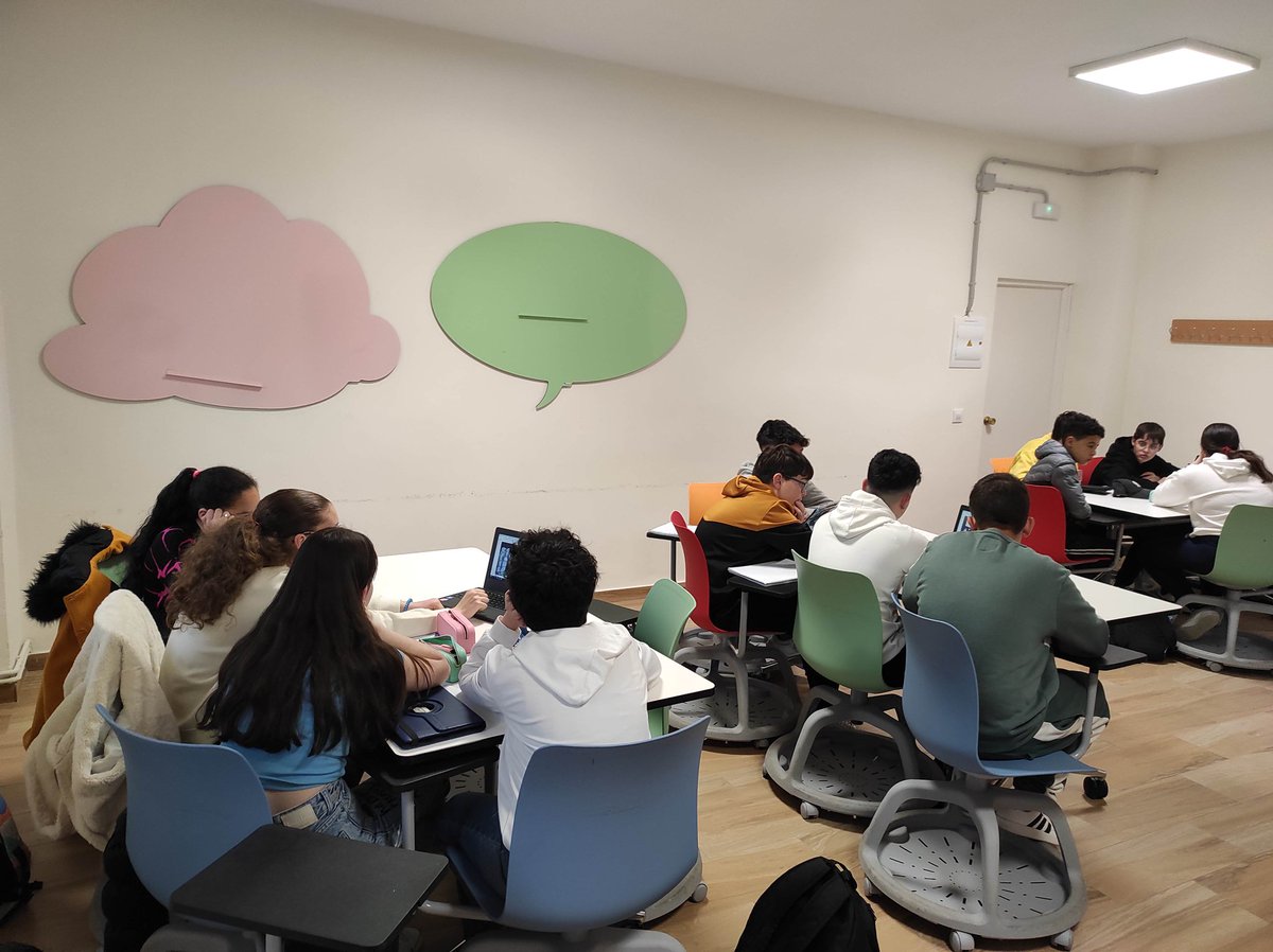 Alumnos y alumnas de 1ESO-A participan hoy en #EscapeRoomDigital2023. Tienen que resolver retos de Lengua, Matemáticas, CCSS, CCNN y Música/Artes.
😃😃😃😃😃
<a href="/EscapeRoomDigit/">Escape Room Digital</a> <a href="/JustoIes/">IES Justo Millán</a>