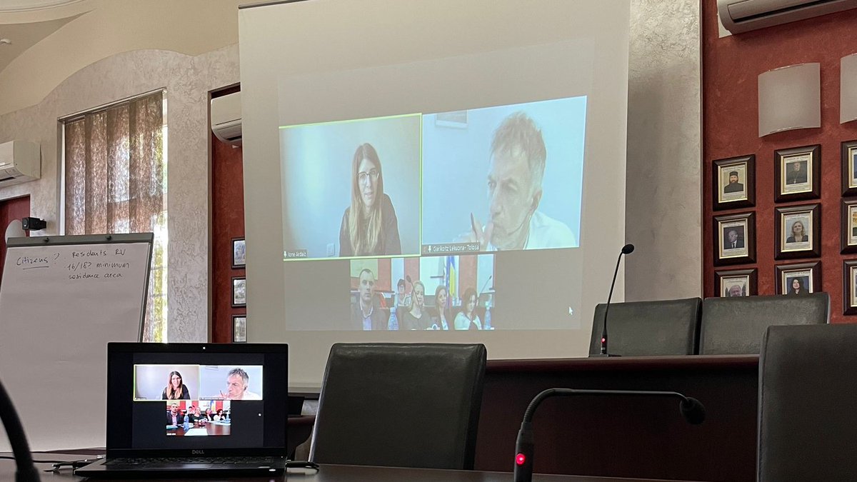 arantzazulab's tweet photo. 🟢En 2022 promovimos 2 asambleas ciudadanas y en 2023 avanzamos en la institucionalización de estas prácticas.
🌍En este proceso es valioso compartir aprendizajes, tal y como recientemente hemos hecho con la ciudad de Râmnicu Vâlcea en Rumania.
#delibwave https://t.co/4MdPL8lZnA
