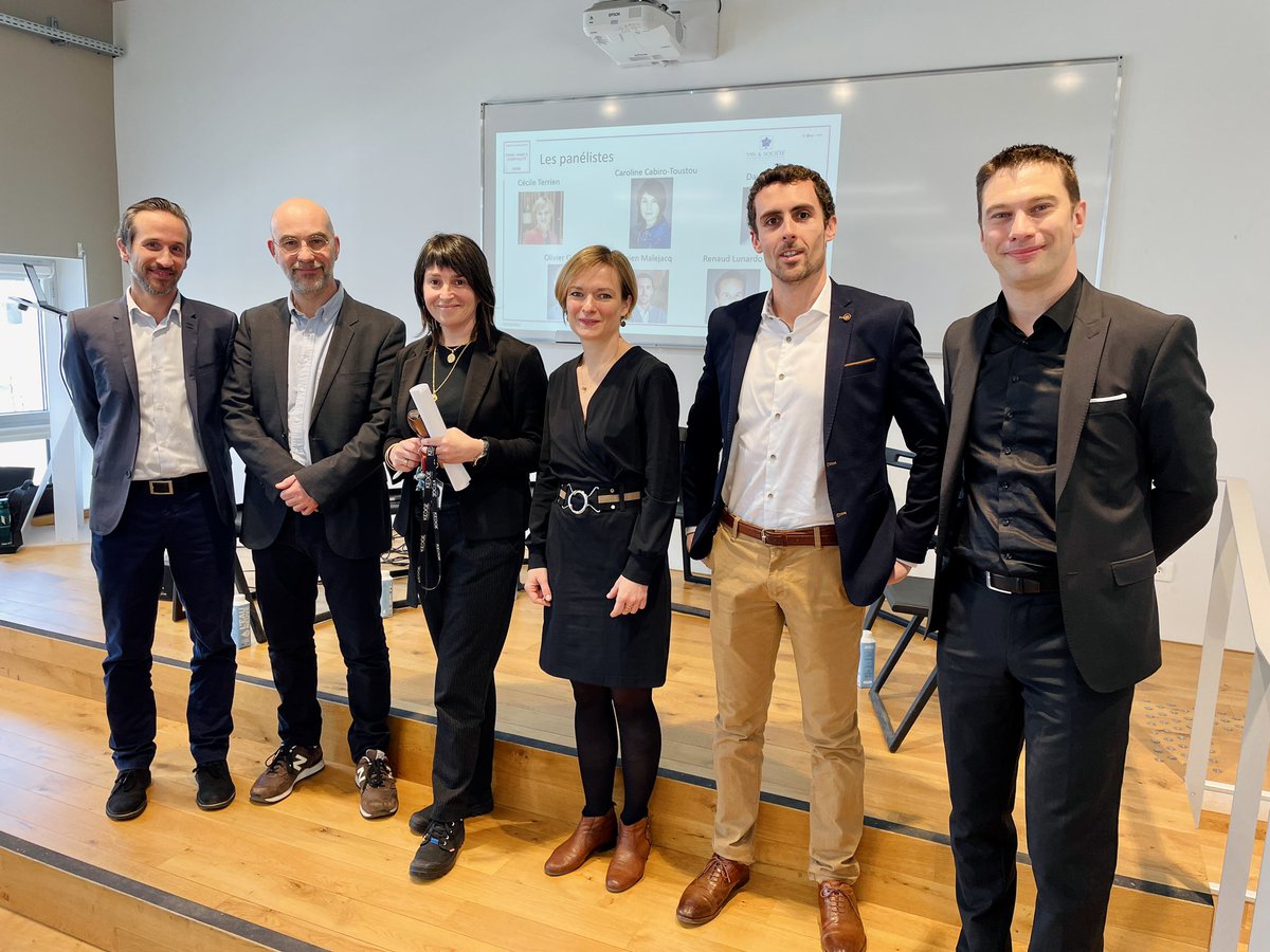 #Sensibilisation 💡 | Étudiants, professeurs et collaborateurs profitent d’une table ronde autour de la consommation #responsable de vin.

Nos enseignants-chercheurs partagent leurs études aux côtés de nos invités et partenaires <a href="/Tutiac/">Vignerons de Tutiac</a> et <a href="/vinetsociete/">Vin & Société</a>. 💬🍷