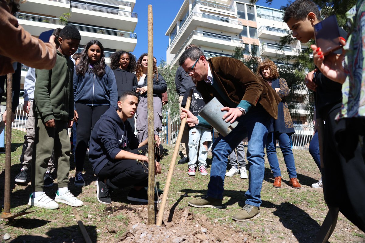 CMOdivelas's tweet photo. A 21 e 22 de março, de forma a assinalar o Dia Mundial da Árvore e o Dia Internacional das Florestas, a Câmara Municipal de Odivelas procedeu à plantação de cerca de 30 árvores de várias espécies em meio escolar e urbano.
Mais info: https://t.co/iZi0qSWFEp
#Odivelas https://t.co/dyXcT2obSv