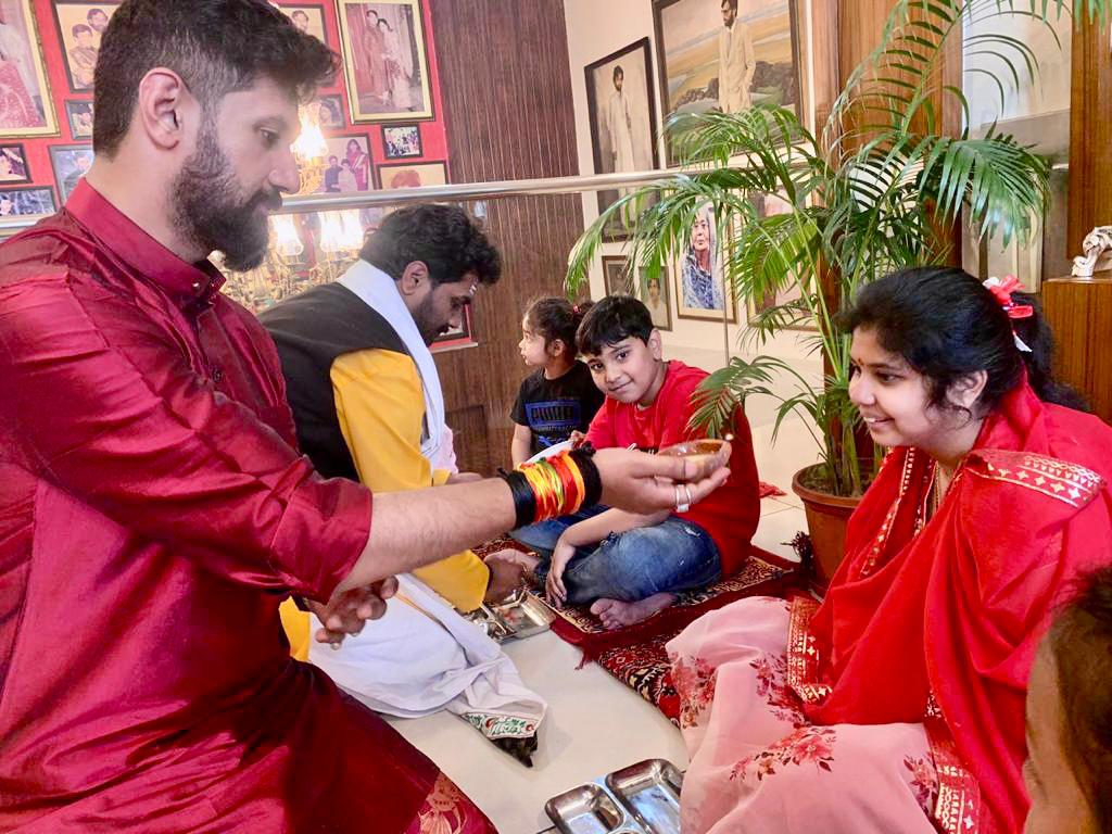iChiragPaswan's tweet photo. आज अपने आवास पर चैत्र नवरात्र की अष्टमी को महागौरी की पूरे विधि-विधान के साथ आराधना कर देवी स्वरूपा कन्या पूजन कर आशिर्वाद प्राप्त किया ।

!जय माता दी! https://t.co/W4CPTw7Baa