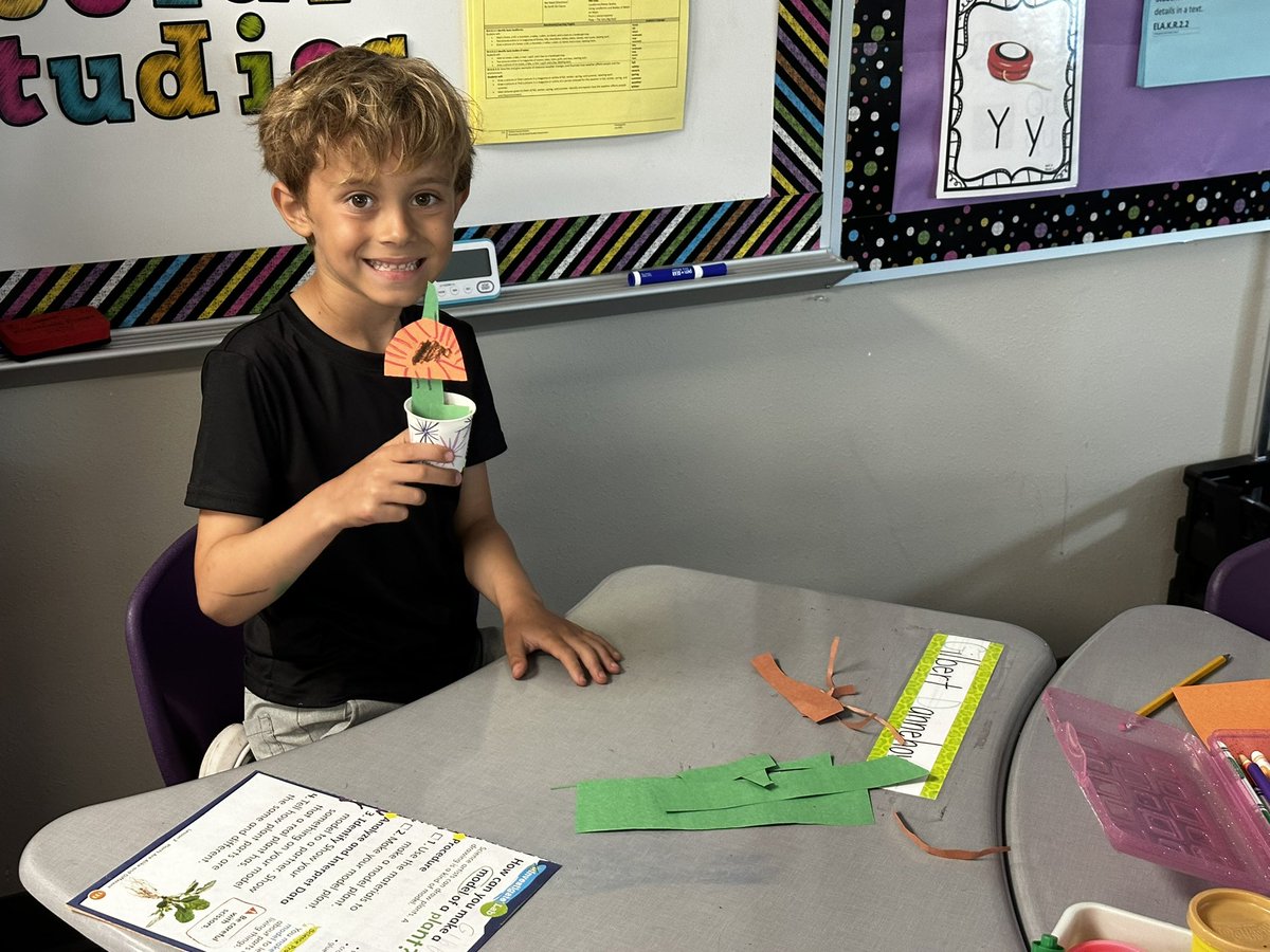 MrsShankTeaches's tweet photo. In kinder we are plowing into our study of living things by making models of plants. 🌱 #VCSscientists https://t.co/JGsYOwUXRr