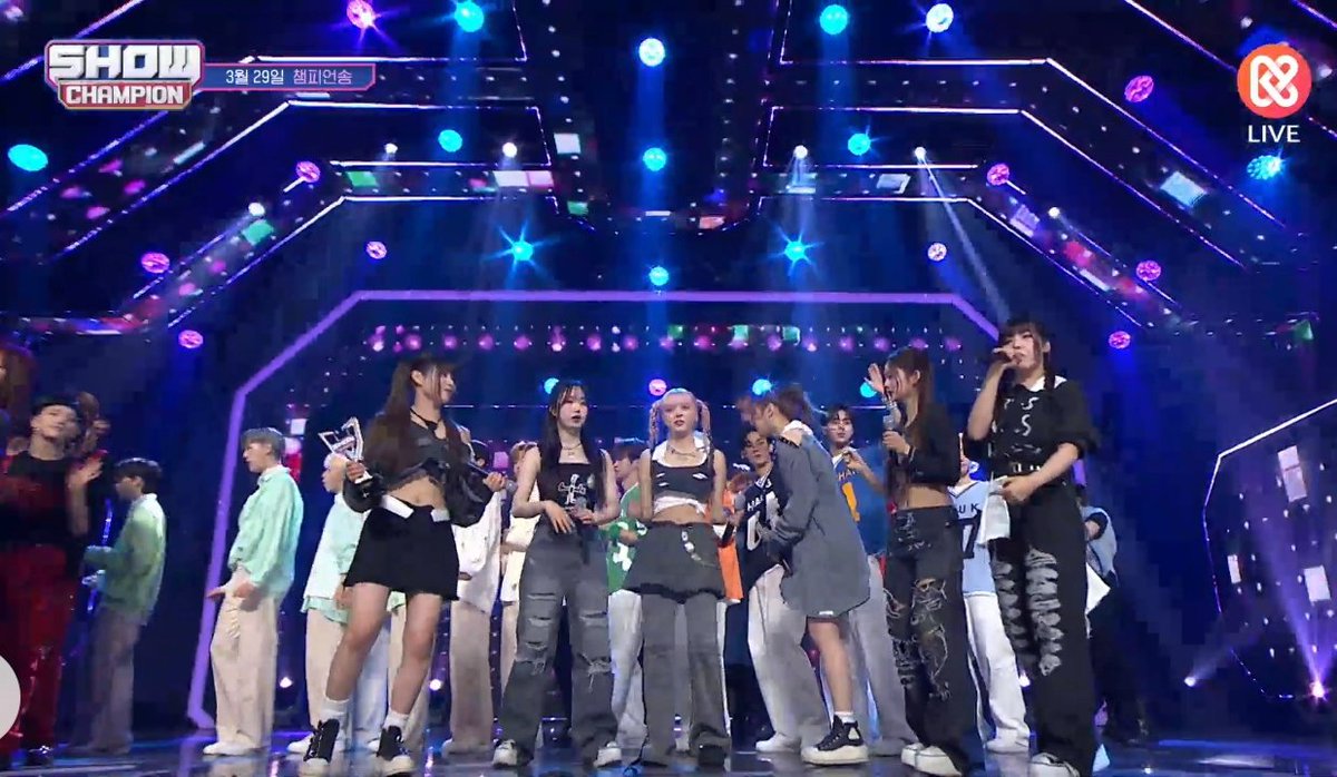 Congratulations to NMIXX for getting their 1st win on music show 🥳 400 days after their debut and they finally got it. I'm so proud of them 🫶🏼

#NMIXX1stWin #LoveMeLikeThis1stWin