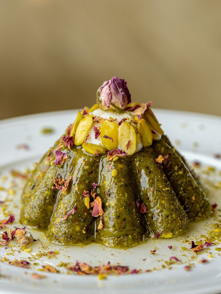 Lebanese Mafroukeh is a mouthwatering dessert made of layered pistachio semolina paste and filled with rosewater cream.
Join us for Iftar and enjoy our deliciously crafted desserts.

For reservations please call: 31 260 000
#fourseasons #ramadan #pastry