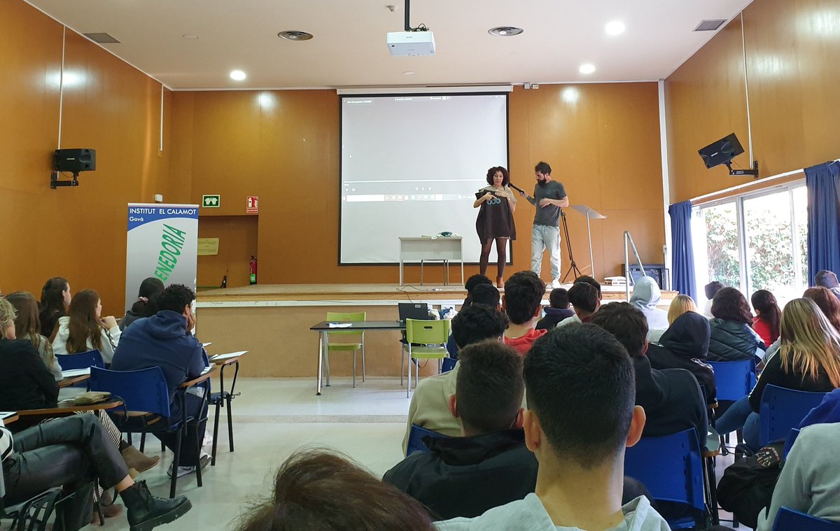 Blaudblaus's tweet photo. Dilluns vàrem visitar l'Institut El Calamot  de Gavà, on ens havien convidat per presentar el nostre projecte empresarial a l'alumnat  d'#administració i #comerç.

Gràcies per la meravellosa acollida, i esperem veure'us molt aviat! 

#formacio #emprenedoria #comerçlocal  #Gava https://t.co/2MW9rJEGUz