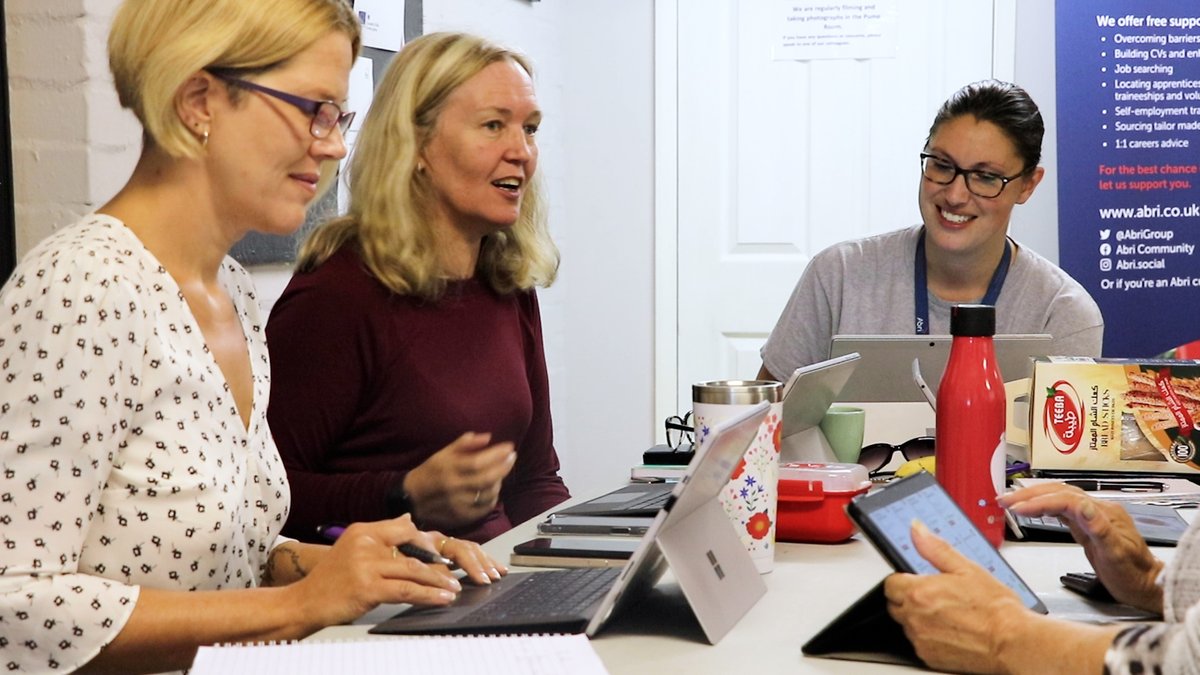 Our Employment &amp; Support Hub in #Windsor runs every Wednesday at Sawyers Close.

It's a place for customers to meet their #local team, including <a href="/Lane_Danielle1/">Danielle Lane</a> &amp; <a href="/GiftNgubane_1/">Gift Ngubane</a>, get employment support, financial advice or enjoy a catch-up: bit.ly/3TPJXFz

<a href="/HelenPrice89/">Helen Price RBWM Cllr for Clewer and Dedworth East</a>