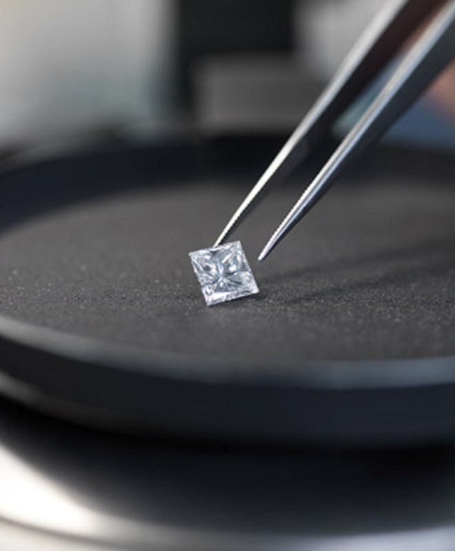 Eine funkelnde Augenweide...

irismenzetrauringe.de

#irismenzetrauringe #diamant #diamond #augenweide #funkeln #princesscut #withlove