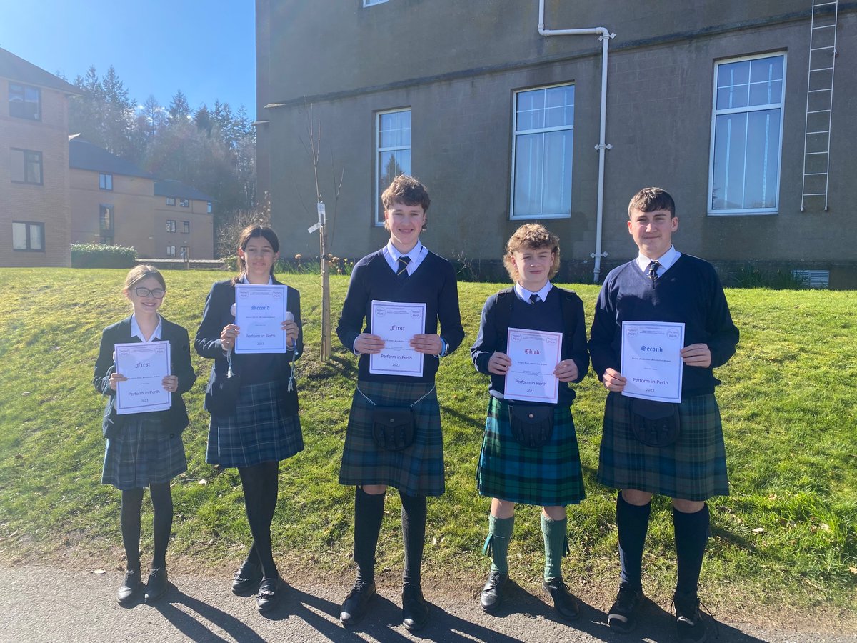 strathpipeband's tweet photo. An incredible term of tunes ๐ถ, dancing๐, singing ๐ค, piping ๐ด๓ ง๓ ข๓ ณ๓ ฃ๓ ด๓ ฟ and drumming ๐ฅ.
Have a great break!
@StrathallanSchl @StrathallanPrep #strathtrad #strathpipeband https://t.co/Gm2Gcb7DlF