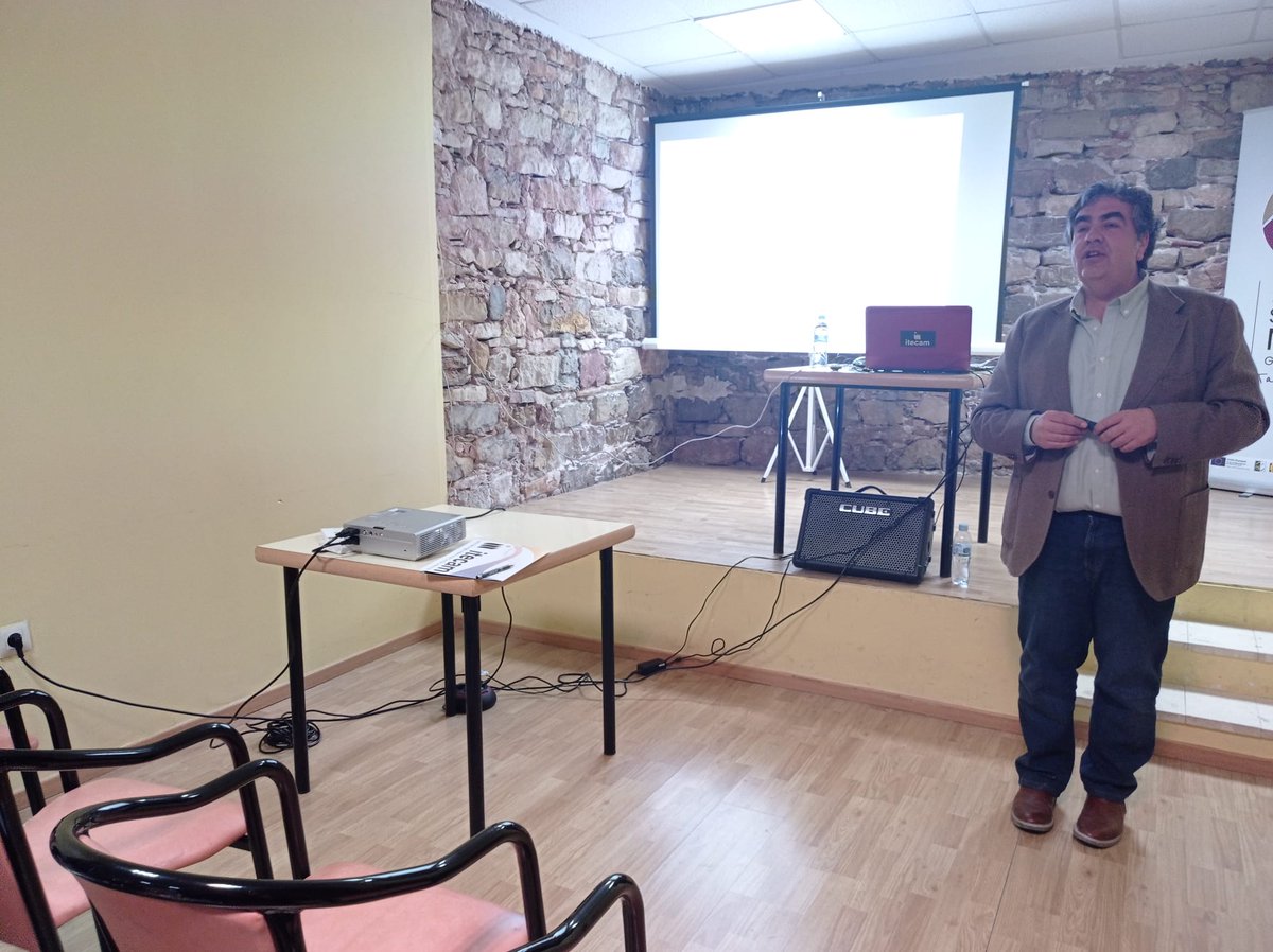 Seguimos adelante en esta jornada sobre herramientas de MKT online de la OAP #Itecam de <a href="/redpuntoes/">Red.es</a> 
✅Es el turno de Carlos Moreno, socio-director de <a href="/despelta/">La Espelta Y La Sal</a> que nos hablará de la #digitalización como herramienta de gestión y comercialización.

¡Un auténtico lujo escucharlo!