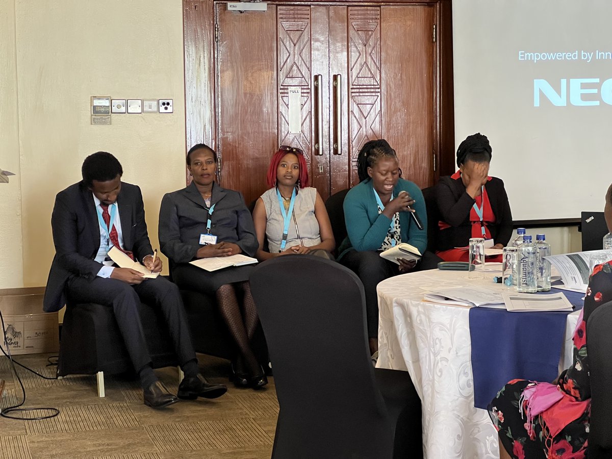 TMG_think's tweet image. "My day starts at 2am with a risky 2-hour trip in the dark to purchase vegetables. After a 14-hour day, i barely make a profit. Stella, a "mama mboga" from Mukuru informal settlement sets out the challenges facing informal food vendors at #UrbanFoodFutures panel.