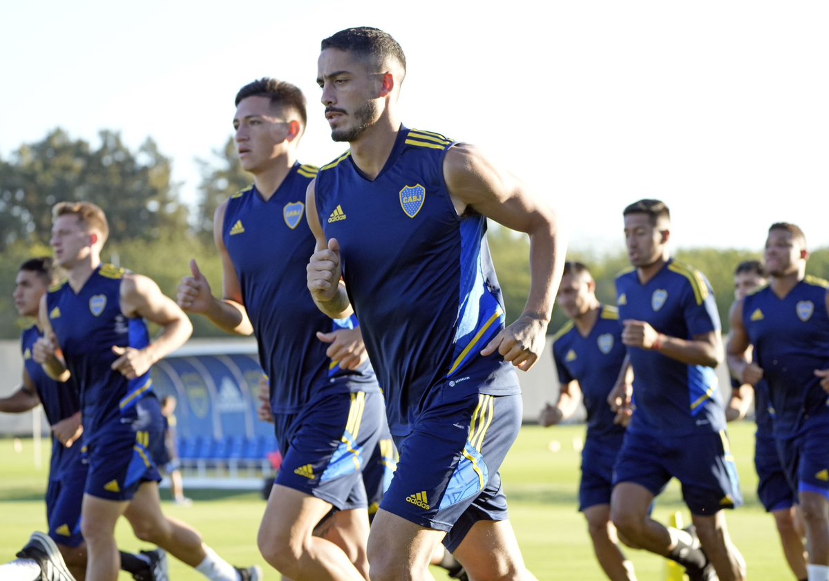 BocaPasionTotal's tweet photo. #Boca se entrenará por la tarde en Ezeiza pensando en el próximo rival. #Herron y #MorelRodriguez, estarán al frente del equipo . El sábado visitará a @barracascentral 15:30
📲 Info @PampaAranda https://t.co/TRA4KFhOAE