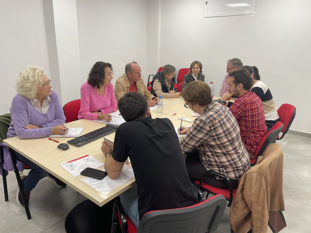 CruzRojaRMurcia's tweet photo. Primeras reuniones preparatorias para las #FiestasdePrimavera2023 poniendo especial atención en el #BandodelaHuerta y el #EntierrodelaSardina #Preventivos #CruzRoja #Voluntariado https://t.co/zkz4DZzbDV