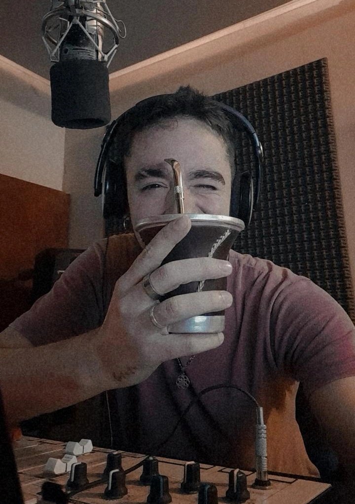 JoseCumba's tweet photo. Holaaaa, estoy en vivo... preparate un matecito que yo pongo lindas canciones 📻🧉🎶❤️.
Podes escuchar picando en https://t.co/WEWau0MFC8 https://t.co/0Tek5WTaED