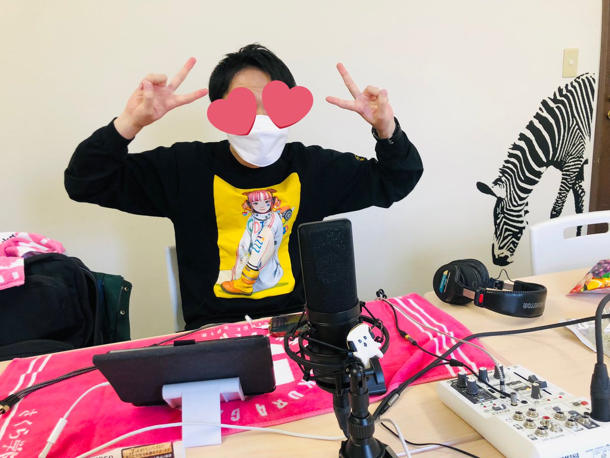 oshiraji's tweet photo. おしラジっ！リターンズ2023収録の様子です。

元気にダブルピース中のくきさん。Tシャツがかわいい（スタッフ）
#ご視聴はリプ欄をクリック📻✨
#おしラジっ https://t.co/yXyS6BqIgJ