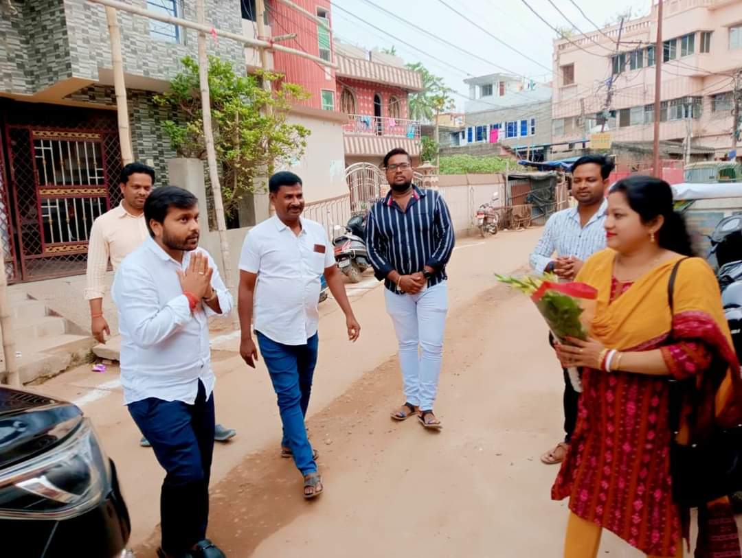 BiswalSouvic's tweet photo. କର୍ମକର୍ତ୍ତା ମାନଙ୍କୁ ଆନ୍ତରିକ ଶୁଭେଚ୍ଛା ଜଣାଇବା ସହ ଅଶେଷ ଧନ୍ୟବାଦ୍ ଜ୍ଞାପନ କରୁଛି।🙏
#ପ୍ରଗତି_ପଥରେ_କଟକ_ମହାନଗର 🏫 #MissionShakti 👩
#DevelopmentWorksInCuttack #Odisha 👏 https://t.co/77IC2J5gm5